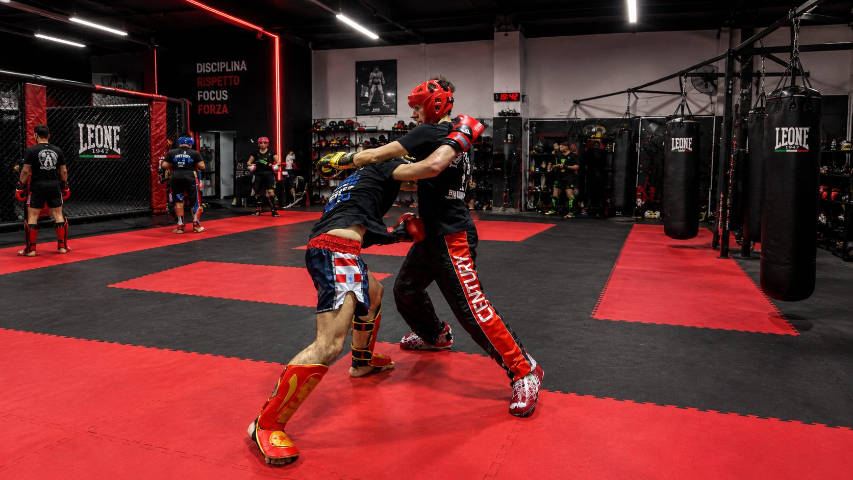 Allenamento di kickboxing sul tatami del Centro Sportivo 2000 di Padova
